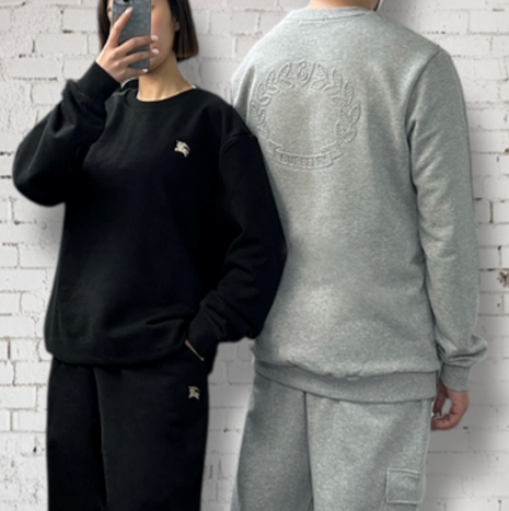 버버리 쭈리면 엠보 맨투맨